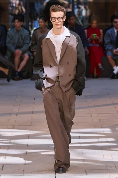 Look 63
